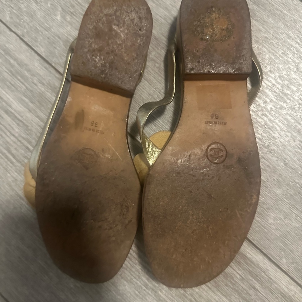 CHANEL Metallic Gold Floral Sandals - Picture 3 of 3